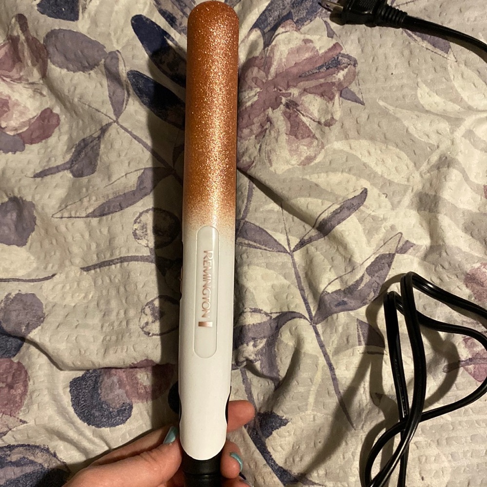 Remington flat iron. Only used a few times. Swivel cord. Works great.